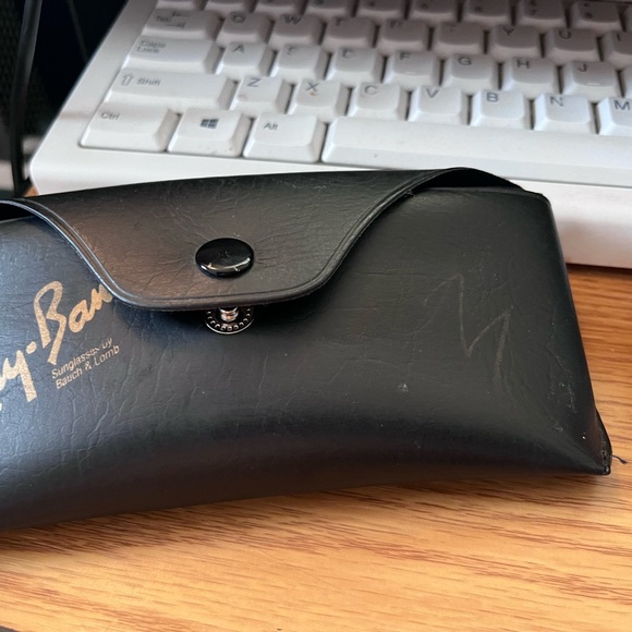 Ray-Ban Unisex Sunglasses with Case. - Picture 7 of 10